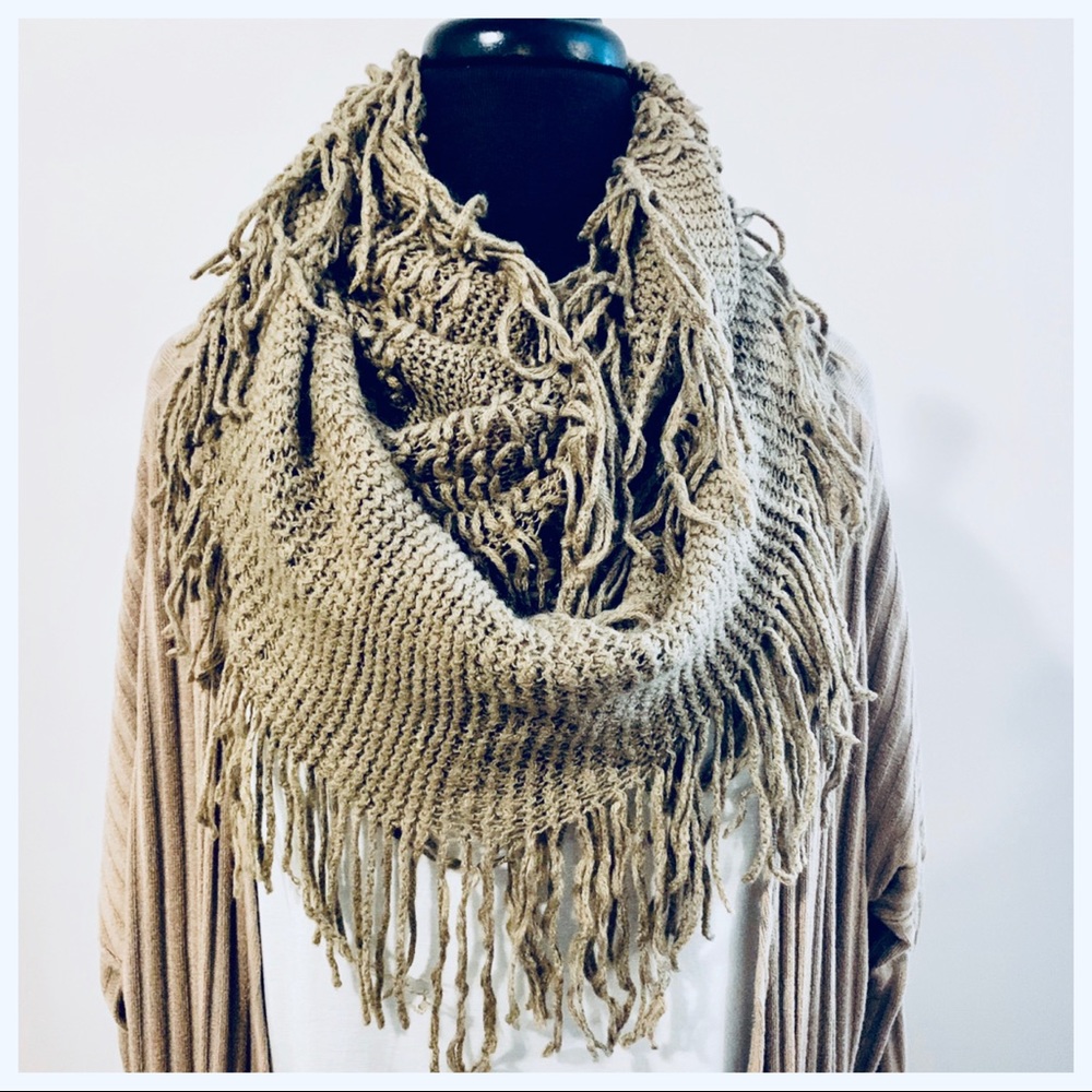 Paris fringe style infinity scarf - Picture 4 of 7